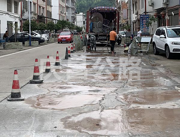 濱海公路壓漿現(xiàn)場(chǎng)