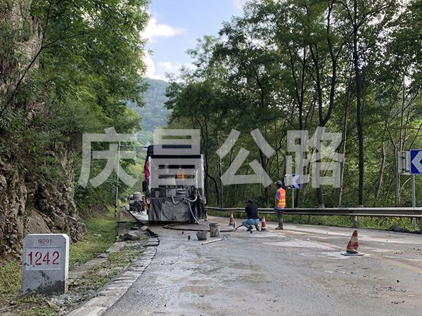 濱海公路壓漿現(xiàn)場(chǎng)