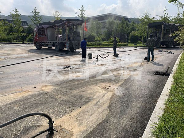 濱海公路壓漿現(xiàn)場(chǎng)