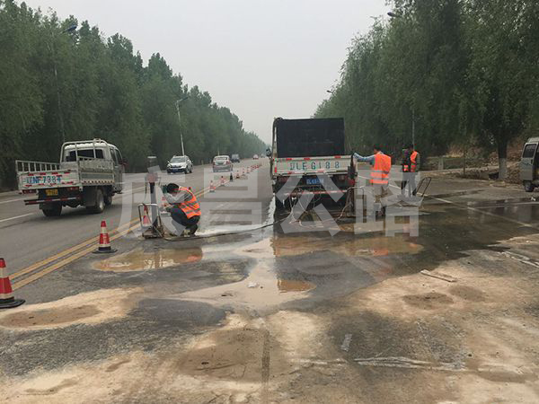 濱海公路壓漿現(xiàn)場(chǎng)