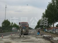公路壓漿現場