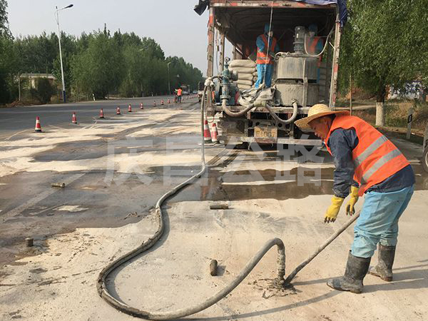 濱海公路壓漿現(xiàn)場(chǎng)