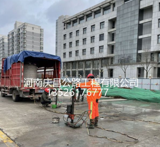 公路壓漿隊(duì)提醒，公路養(yǎng)護(hù)不可少！